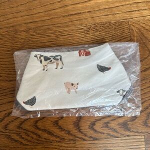 Kyte Farm Bib
